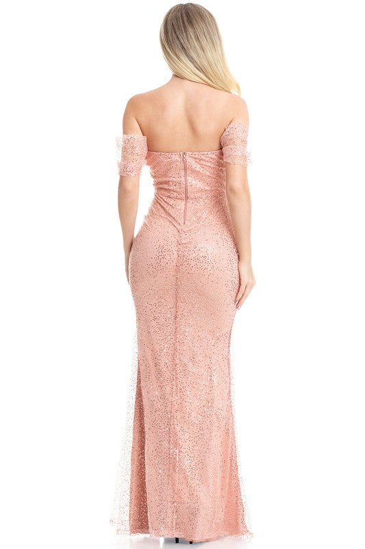 Vestido largo de noche rosa con lentejuelas y abertura