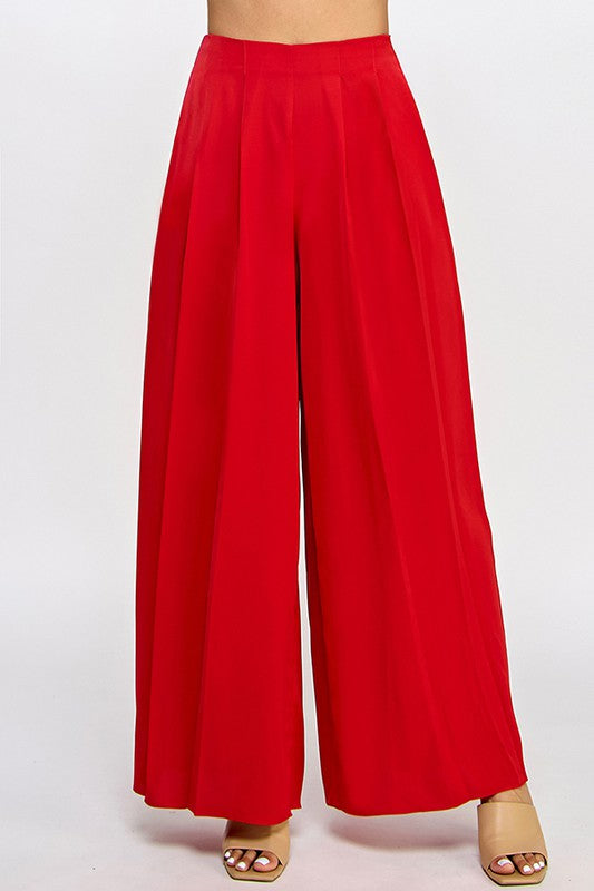Pantalón rojo amplio con cintura plisada