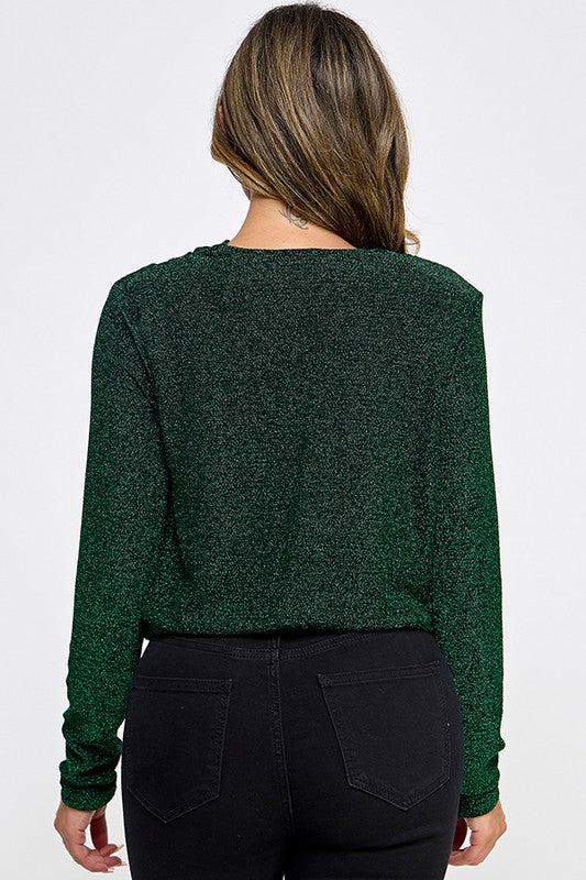 Blusa verde de manga larga con cuello drapeado