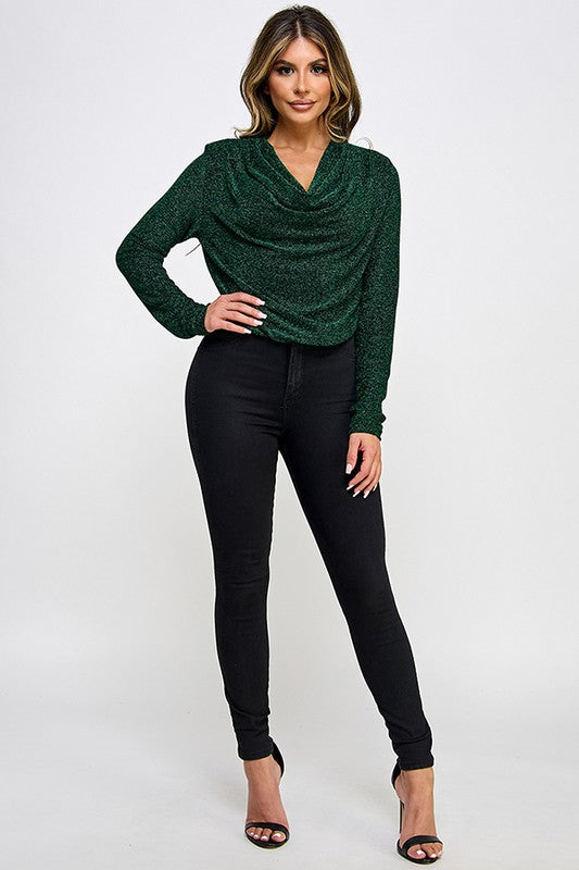 Blusa verde de manga larga con cuello drapeado