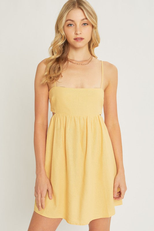 Vestido Corto Amarillo de Manta con Espalda y Tirantes Ajustables