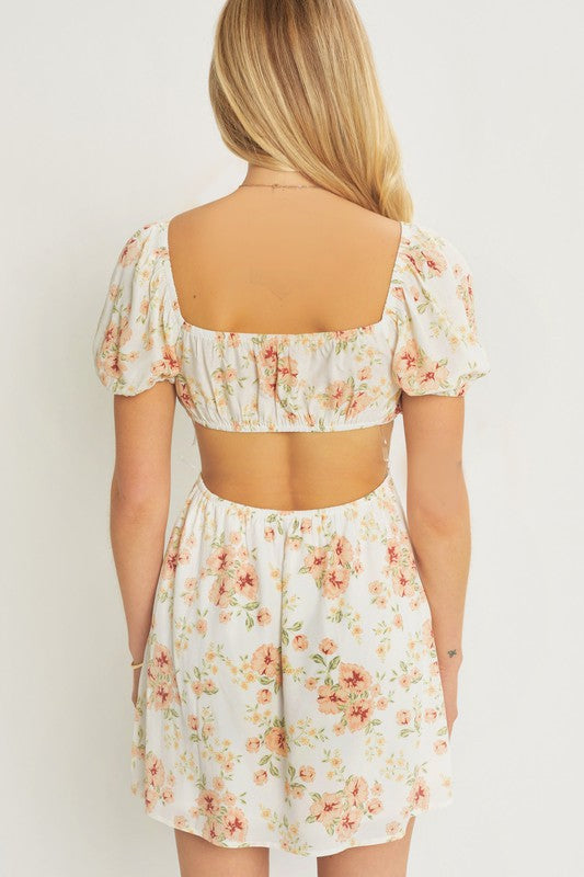 Vestido Beige con Estampado Floral y Escote Cruzado