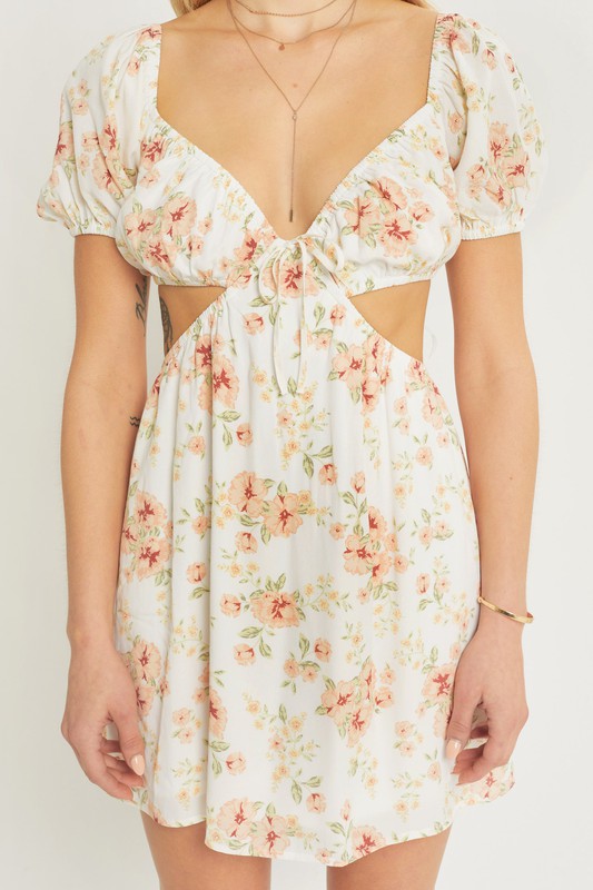 Vestido Beige con Estampado Floral y Escote Cruzado