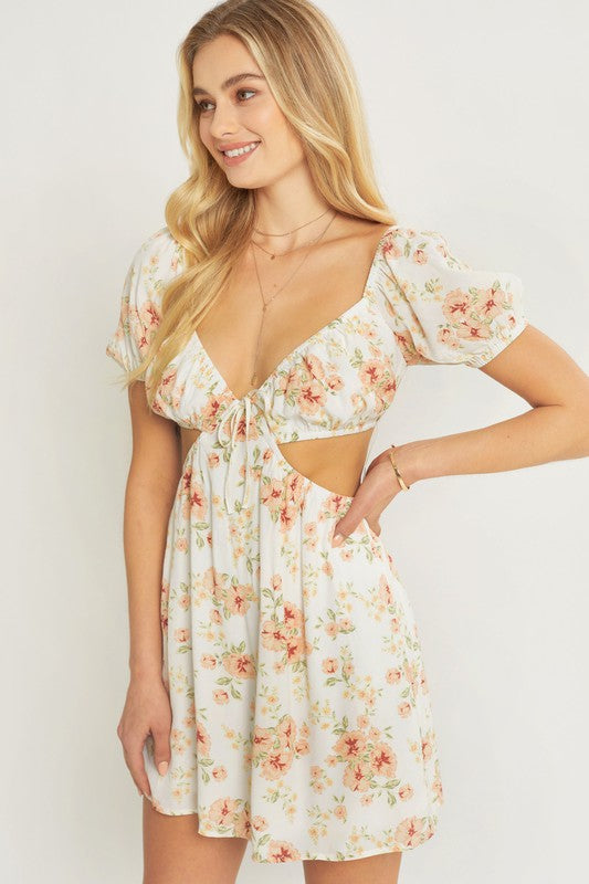 Vestido Beige con Estampado Floral y Escote Cruzado