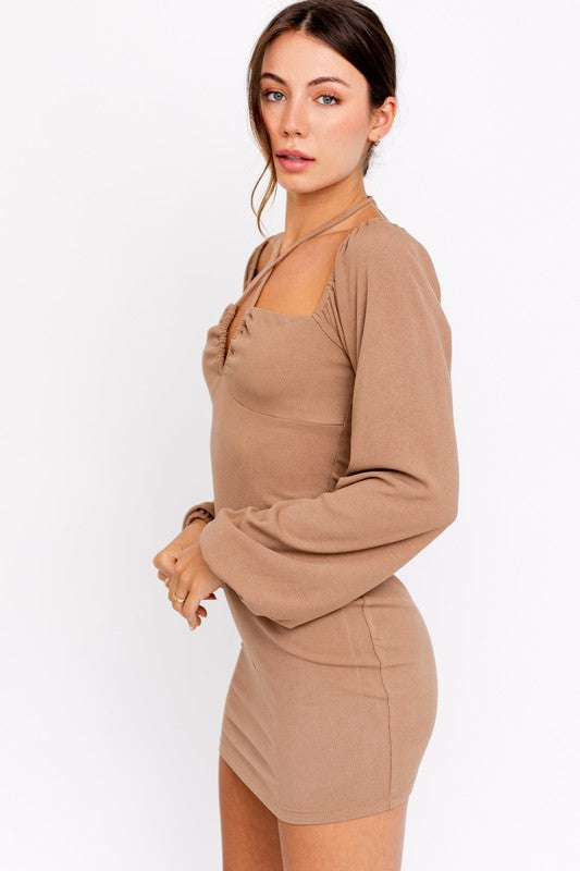 Vestido Café de Manga Larga con Tirantes Cruzados estilo Halter