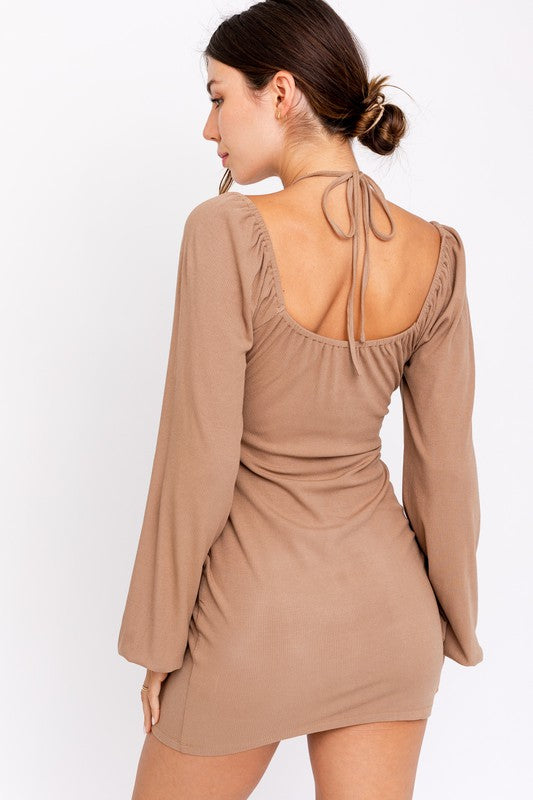 Vestido Café de Manga Larga con Tirantes Cruzados estilo Halter