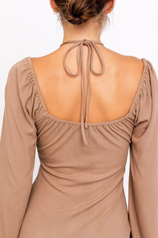 Vestido Café de Manga Larga con Tirantes Cruzados estilo Halter