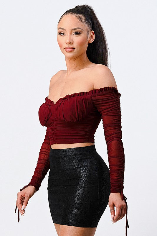 Crop Top Guinda con Manga Larga de Malla y Escote Bardot