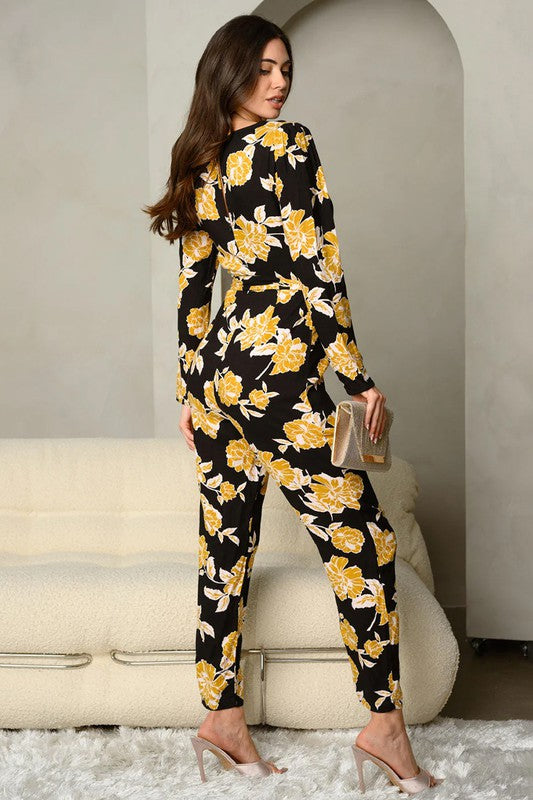 Jumpsuit Negro de Manga Larga con Estampado de Flores Amarillas