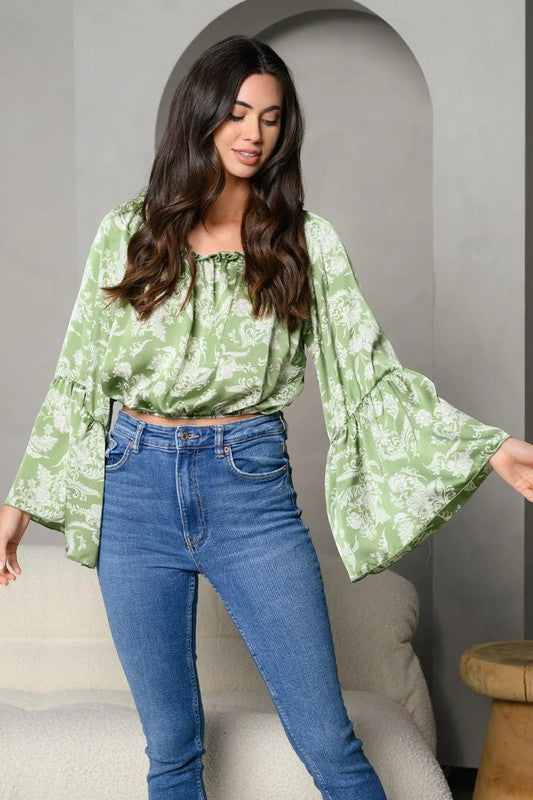 Blusa Verde con Estampado Floral y Mangas Acampanadas
