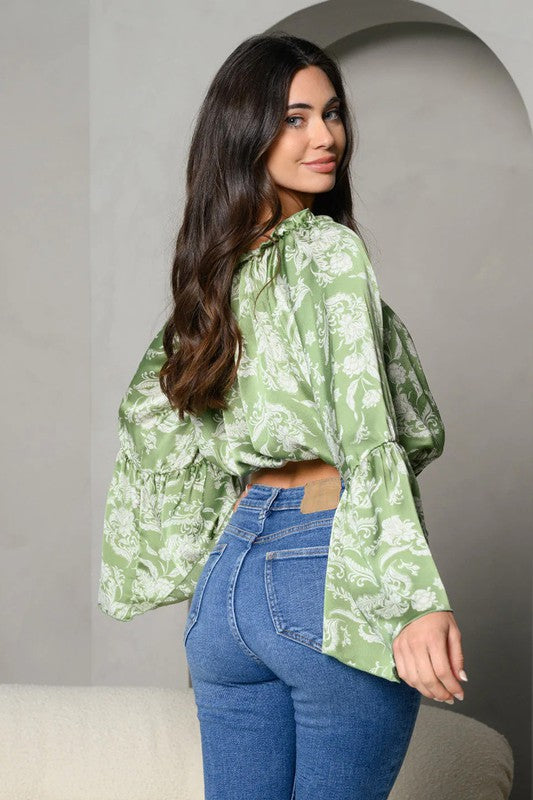 Blusa Verde con Estampado Floral y Mangas Acampanadas
