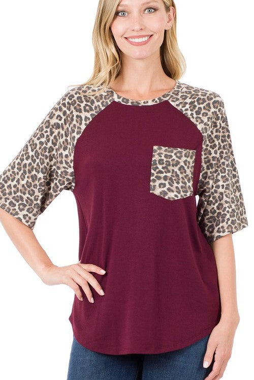 Blusa Guinda con Detalles de Leopardo
