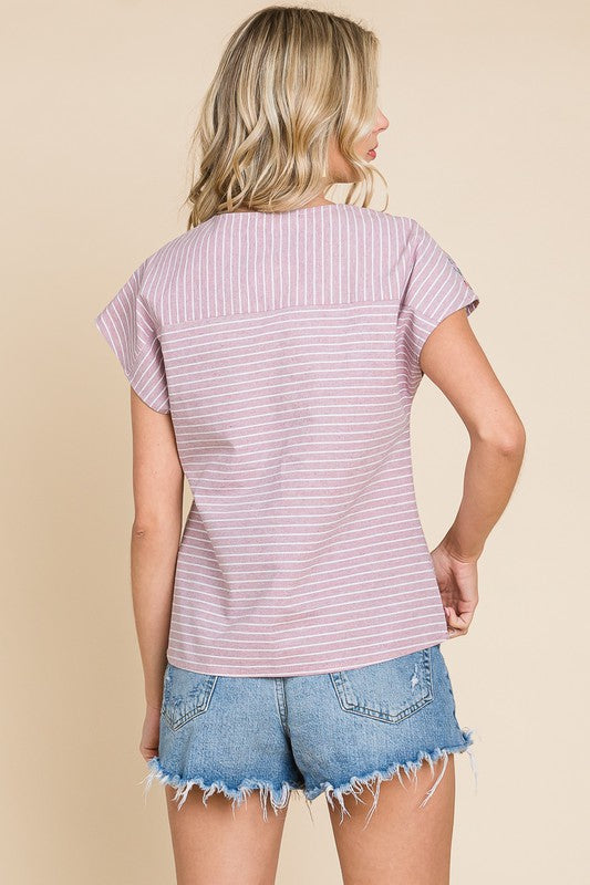 Blusa con bordado floral y rayas en tonos suaves