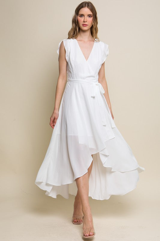 Vestido midi blanco con volantes y mangas en capas