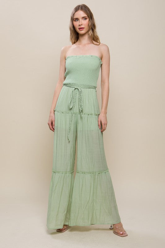 Jumpsuit verde strapless con frunces y volantes