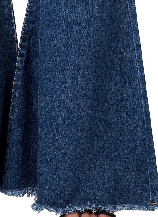 Pantalón acampanado de mezclilla con tiro alto y desgaste
