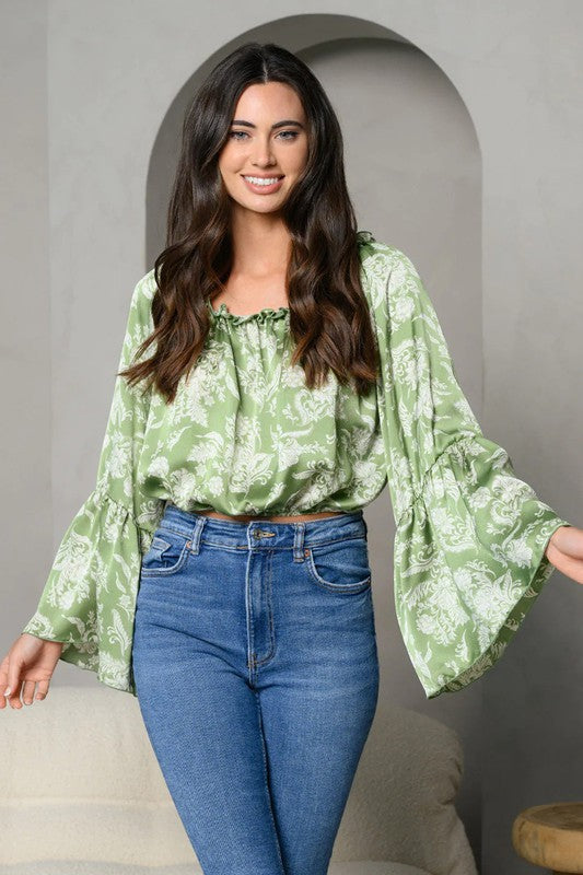 Blusa Verde con Estampado Floral y Mangas Acampanadas